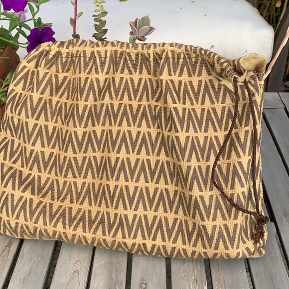 Mario Valentino zippered clutch w dust cover - Picture 15 of 16